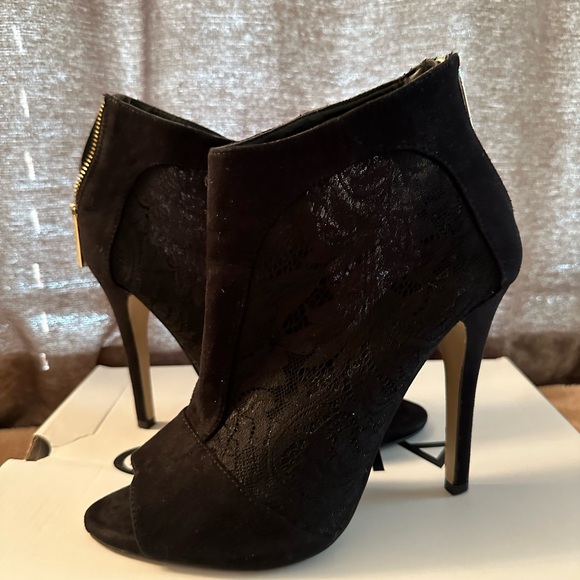 ALDO open-toe booties with last pattern upper. 4inch heel. Back zip. Size 38 - Picture 1 of 4